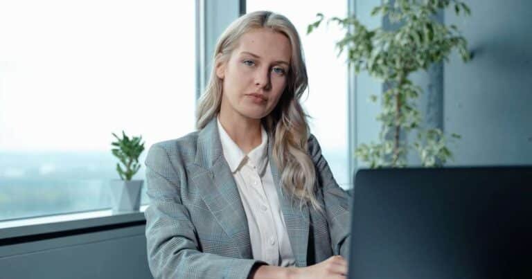 New study finds female managers are more sympathetic to depression at work