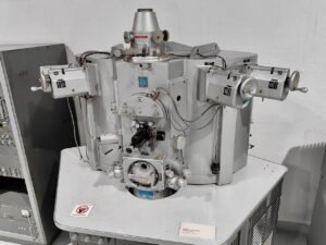 Belgrad - Museum of Science and Technology - Electron microscope ARL