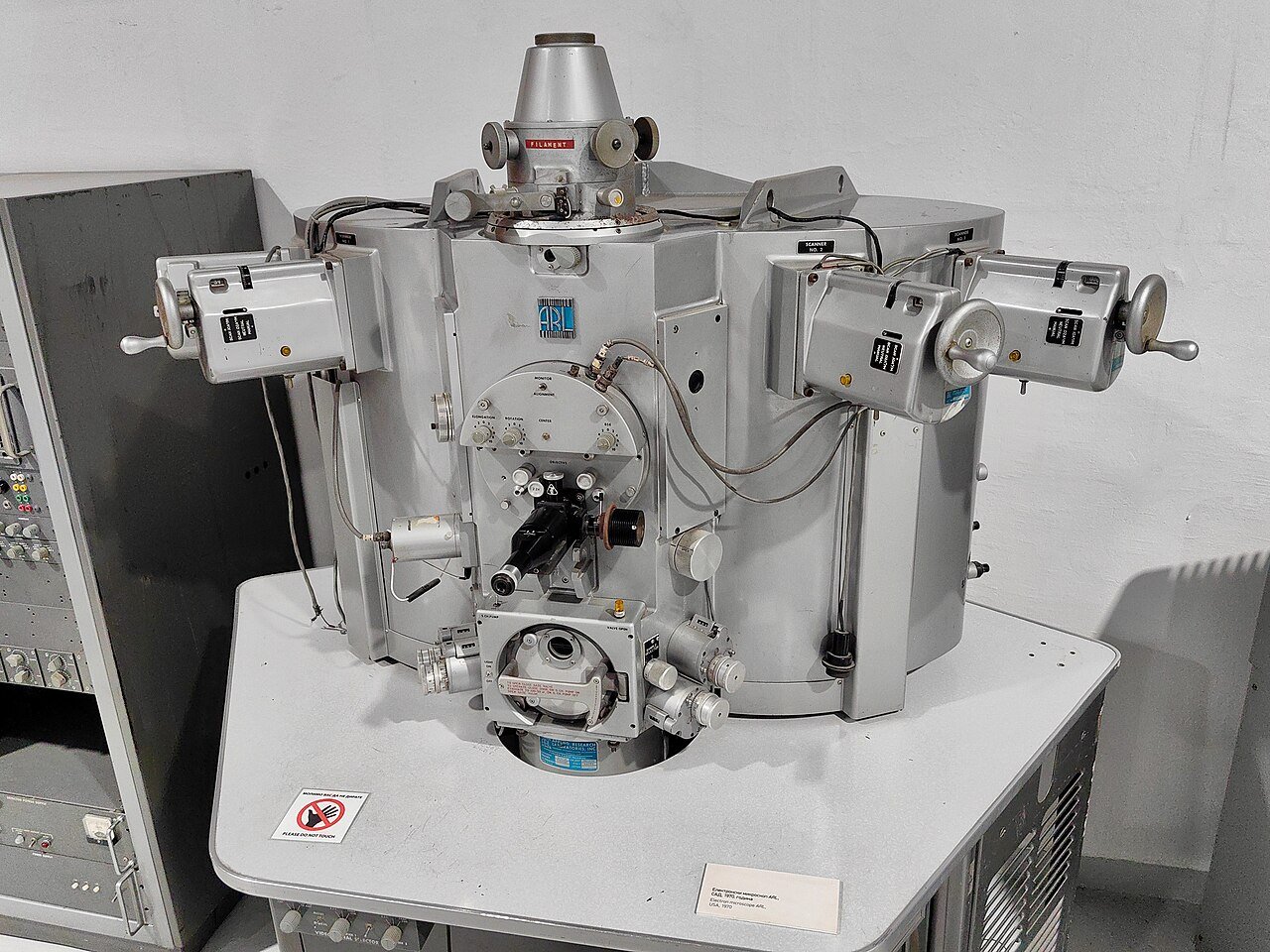 Belgrad - Museum of Science and Technology - Electron microscope ARL